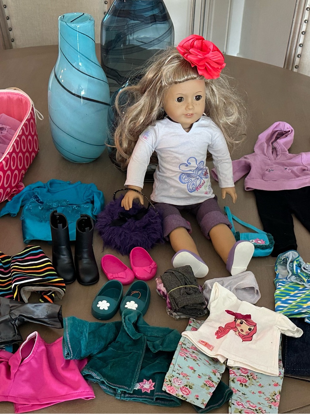 American Girl Doll 2011 With “8” Outfits and Carrying Case